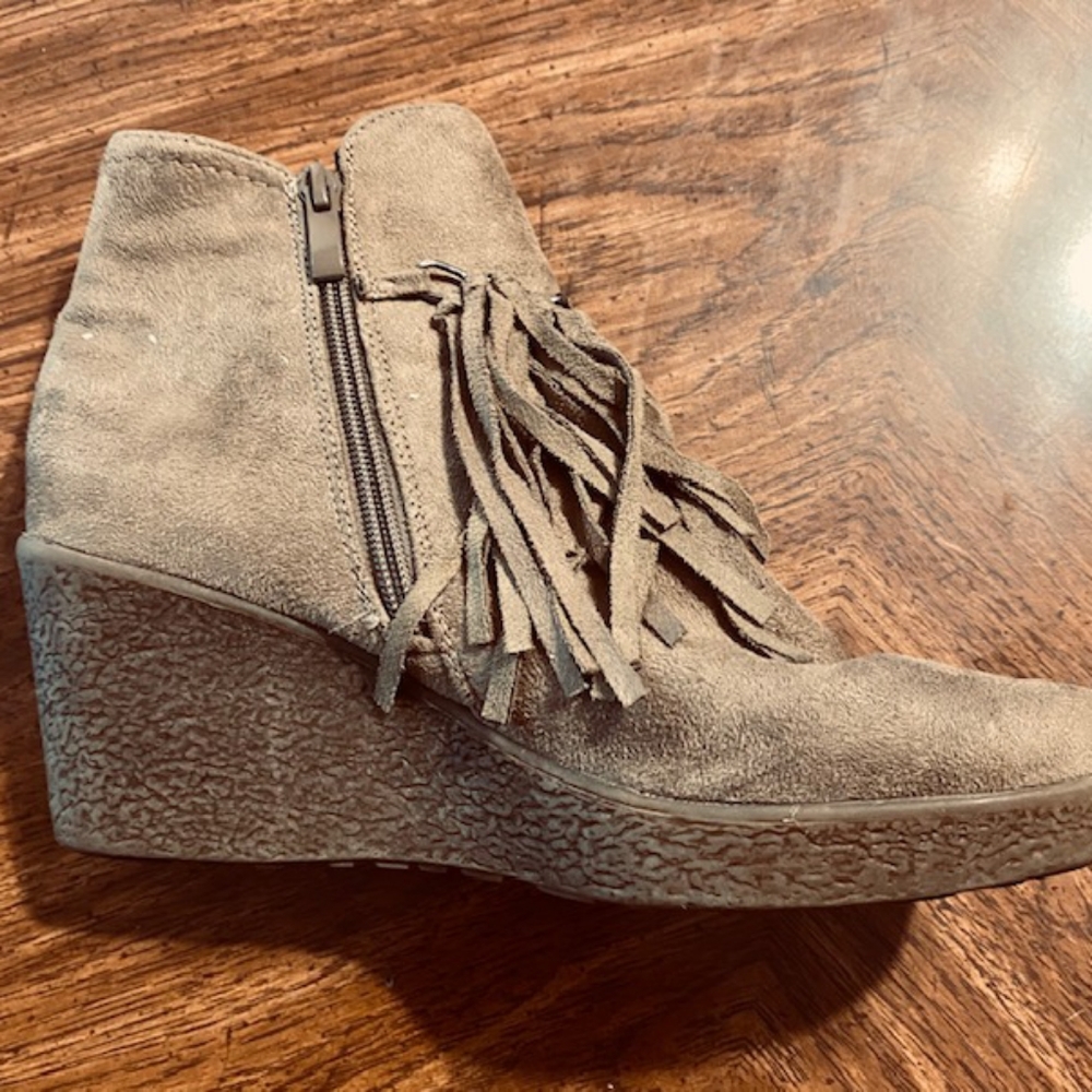Pierre Dumas wedge size 8